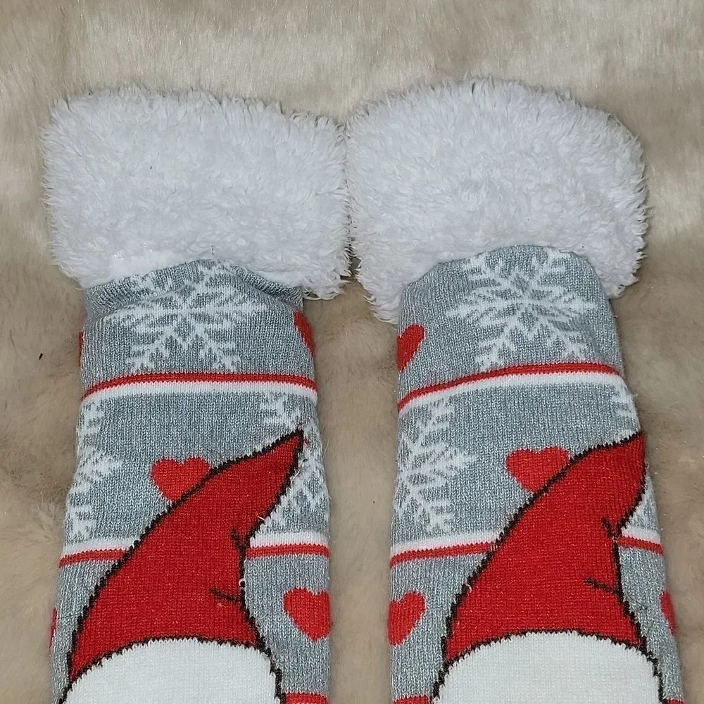 THE ELF ON THE SHELF CHIPPIE SLIPPER SOCKS